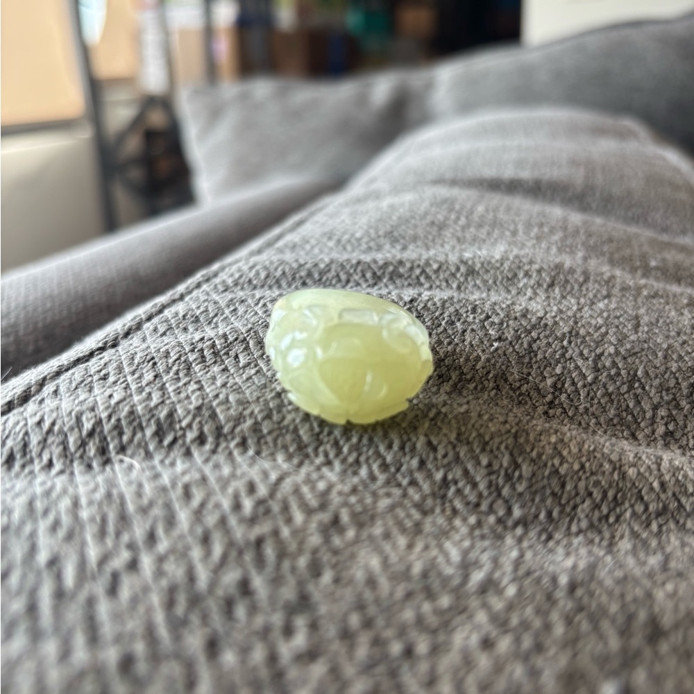 Carved Pale Green Hetian Jade Ring - Picture 3 of 11